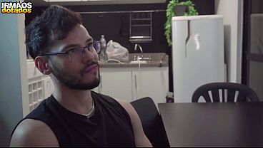 Ares x te sorprende con su polla gruesa en público