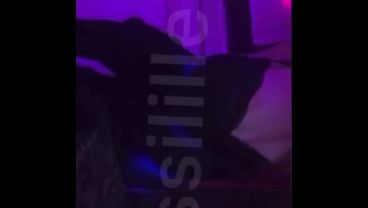 Assilille domina a su sumiso con su coño mojado