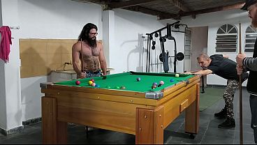 Carmona y O Pai do Carmona jugando sinuca con la polla dura