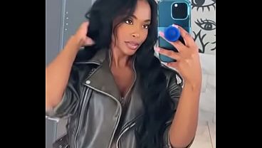 Culo prieto y tetas naturales bien duro