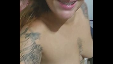 Dai Belan se deja empotrar en la cocina con su minifalda
