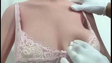 Dolor de plástico fino y carne suave en acción