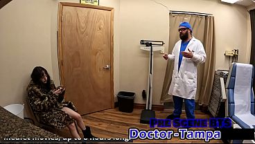 Dr. Tampa domina a su sumisa con juguetes y humillación