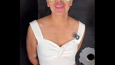 Esposa provocadora chupa pollas de ladrones en su casa
