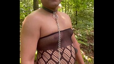 Femme sandy chupa polla en el bosque con riesgo de pillarlos