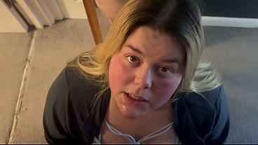 La latina gorda reta al joven a aguantar su mamada de 10 minutos