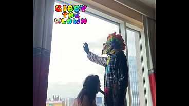 La putona mandi me chupa la polla en un penthouse