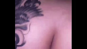 Latina culona le paga al Uber con su culo y su boca