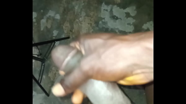 Mi polla dura como una roca mientras la hago gemir