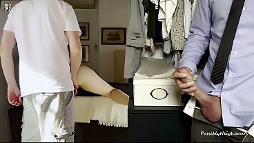 Mujer cachonda se corre dos veces frente a su marido cornudo
