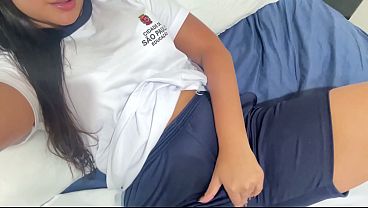 Mujer latina se masturba duro frente a la cámara