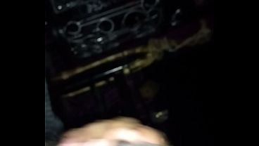 Negro musculoso masturbándose con su verga monstruosa