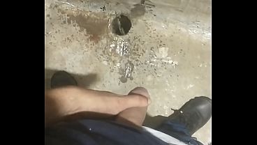 Oieamorzinhoo se arriesga follando en el trabajo con miedo a ser pillada