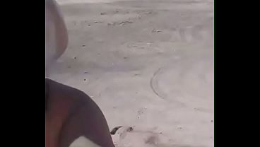 Putas calientes se dejan follar sin piedad en grupo