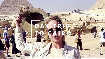 Rubia explosiva se deja adorar en medio del desierto