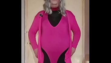Sissy arrodillado pide polla anal en cámara