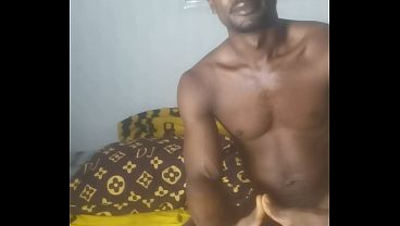 Tenaciousfun se masturba y descubre su coño mojado