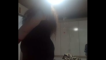 Trans latina de tetas naturales se empotra con coño apretado