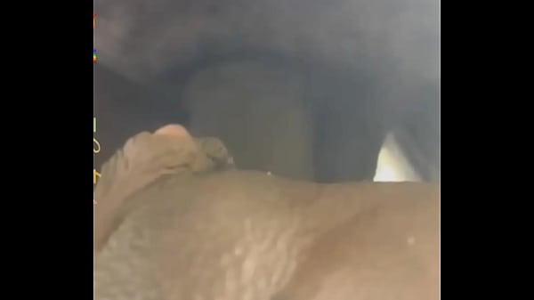 Vecina colombiana me llena el coño con su leche caliente