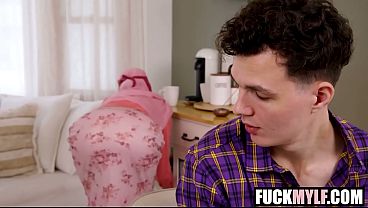 Violet Voss te sorprende con su culo perfecto y su polla favorita